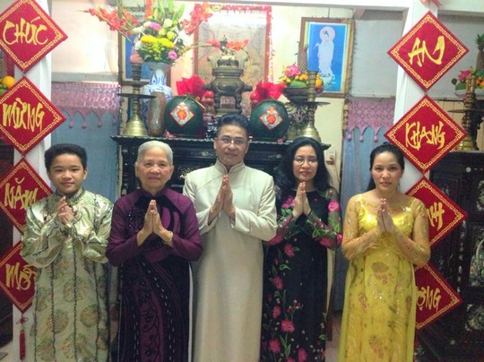 Muôn kiểu ăn Tết của sao Việt