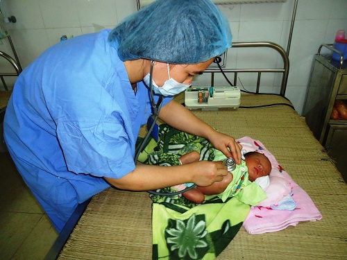 Bệnh nhi được thăm khám tại Bệnh viện Nhi Thanh Hoá Bệnh nhi được thăm khám tại Bệnh viện Nhi Thanh Hoá