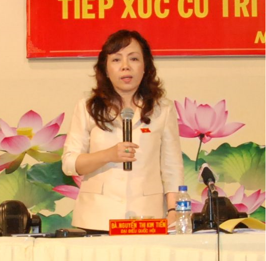 Bộ trưởng Y tế Nguyễn Thị Kim Tiến trả lời cử tri các chính sách liên quan đến y tế và bệnh sởi. Bộ trưởng Y tế Nguyễn Thị Kim Tiến trả lời cử tri các chính sách liên quan đến y tế và bệnh sởi.