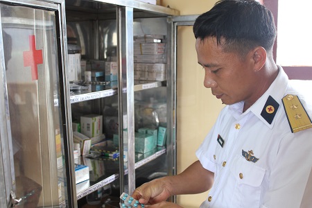 Cơ số thuốc trên các điểm đảo luôn được chuẩn bị sẵn sàng để cứu chữa cho chiến sĩ và ngư dân.