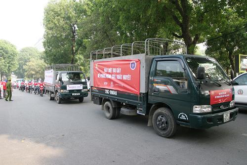 Tuyên truyền phòng chống sốt xuất huyết. Ảnh: Trần Minh