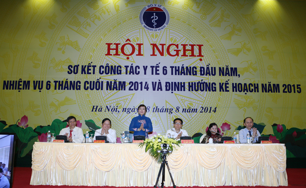 Phó Thủ tướng Vũ Đức Đam, Bộ trưởng Nguyễn Thị Kim Tiến và các đồng chí lãnh đạo Bộ Y tế tại hội nghị