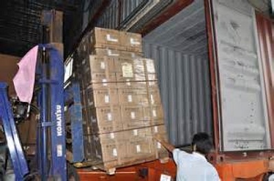 Kiểm soát chặt số lượng hàng trước khi đóng container là một trong những biện pháp phòng “rút ruột”.