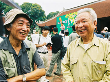 Nhà thơ Dương Tường và nhà thơ Lê Đạt trong ngày thơ Việt Nam Nhà thơ Dương Tường và nhà thơ Lê Đạt trong ngày thơ Việt Nam