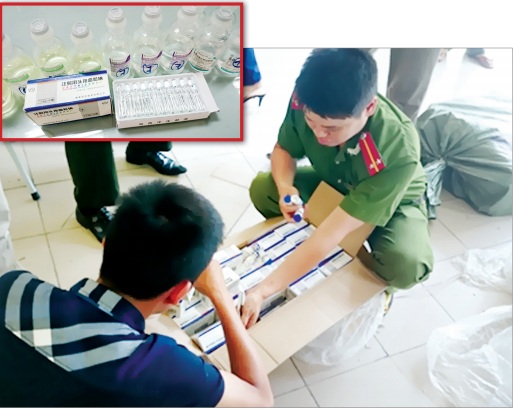 Lực lượng chức năng đang niêm phong lô hàng thuốc không rõ nguồn gốc (ảnh lớn). Số thuốc kháng sinh không rõ nguồn gốc (ảnh nhỏ).