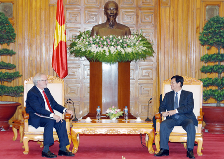 Thủ tướng Nguyễn Tấn Dũng tiếp Thượng nghị sỹ Hoa Kỳ.