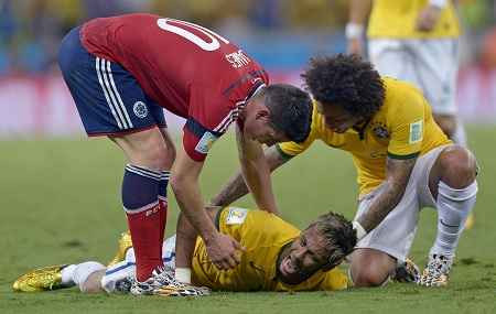 Brazil mất ngôi sao số 1 Neymar vì chấn thương.