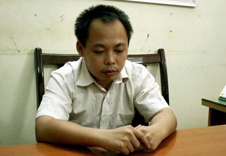 Đối tượng bắt cóc con tin tại cơ quan điều tra.