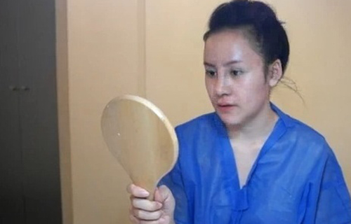 Hình ảnh bà Tưng sau phẫu thuật thẩm mỹ gây sốt trên cộng động mạng Hình ảnh bà Tưng sau phẫu thuật thẩm mỹ gây sốt trên cộng động mạng