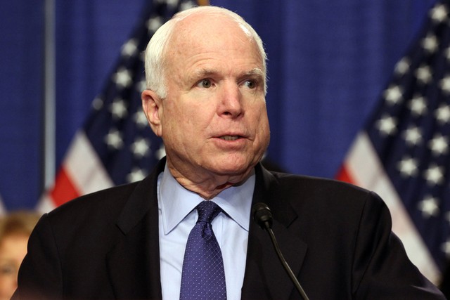 Thượng nghị sĩ John Mc Cain.