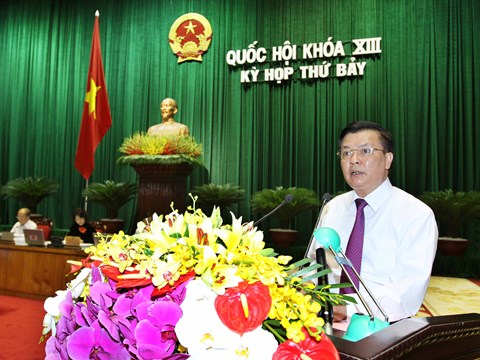 Bộ trưởng Bộ Tài chính Đinh Tiến Dũng mở màn phiên chất vấn của các thành viên Chính phủ trước Quốc hội.