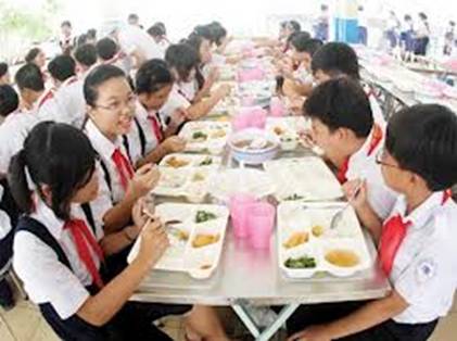 Chất lượng bữa ăn học đường đang khiến các chuyên gia dinh dưỡng lo ngại. Ảnh CTN