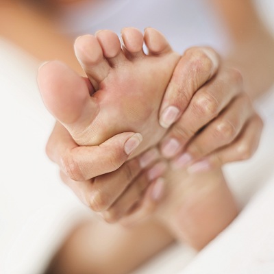 Người mắc bệnh đái tháo đường cần kiểm tra bàn chân hàng ngày