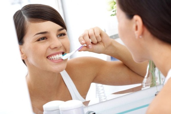 Thai phụ cần chăm sóc răng đúng cách và khám răng định kỳ.