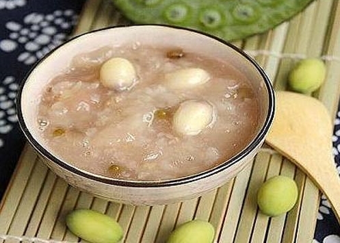 Cháo gạo nếp, hạt sen, hạt súng