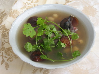 Chim sẻ hầm hạt sen.
