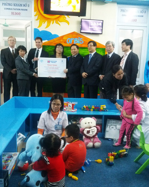 BV Mắt TƯ khai trương Phòng khám Mắt thân thiện cho trẻ em và tiếp nhận tài trợ 60 ca phẫu thuật mắt cho bệnh nhi tại BV.
