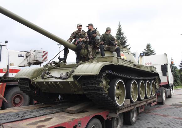 Lực lượng ly khai di chuyển thiết bị quân sự đến Donetsk.