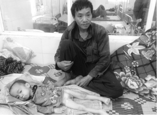 Trẻ suy dinh dưỡng được điều trị tại Bệnh viện huyện Mèo Vạc.