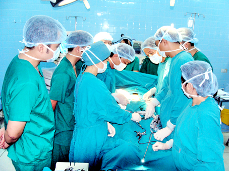 Cán bộ y tế có chuyên môn cao cần được yên tâm cống hiến với nghề.
