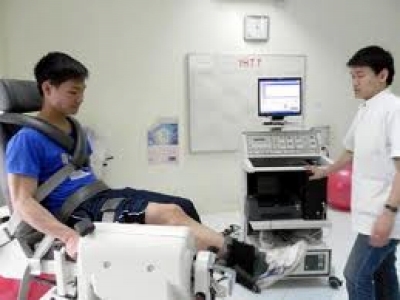 Một bệnh nhân phải điều trị tại BV Y học Thể thao do lạm dụng thuốc tăng cơ trong tập thể thao (ảnh do bệnh viện cung cấp).