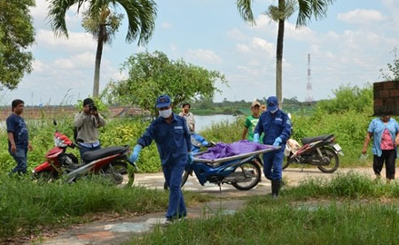 Nghi án mẹ ôm con gái 3 tuổi nhảy sông tự tử