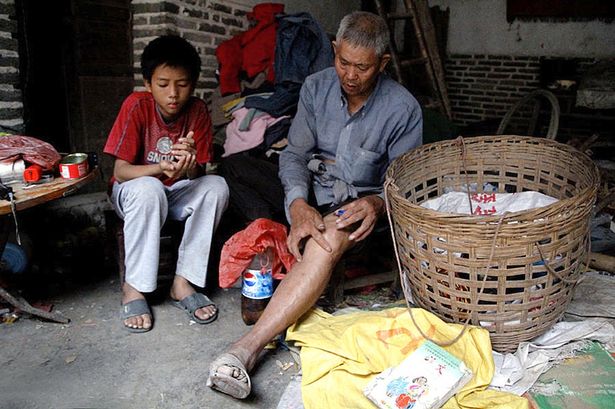 Ông Luo và con trai