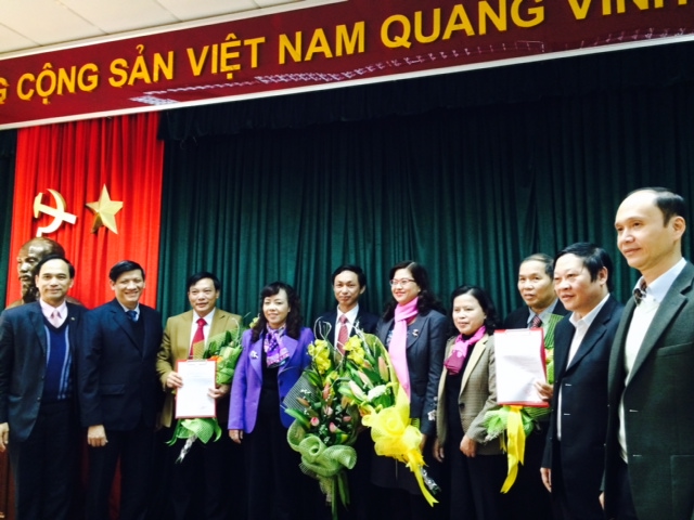 
	Bộ trưởng Nguyễn Thị Kim Tiến cùng các đồng chí lãnh đạo Bộ chụp ảnh với các đồng chí được bổ nhiệm, bổ nhiệm lại. Ảnh Giáng Hương.