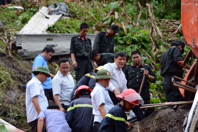 Đoàn công tác của Bộ Y tế do Thứ trưởng Nguyễn Thanh Long dẫn đầu đã kịp thời có mặt tại hiện trường để cùng các lực lượng tại chỗ khắc phục hậu quả vụ tai nạn tại Lào Cai.