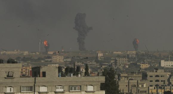 Các cuộc không kích của Israel ở Rafah.