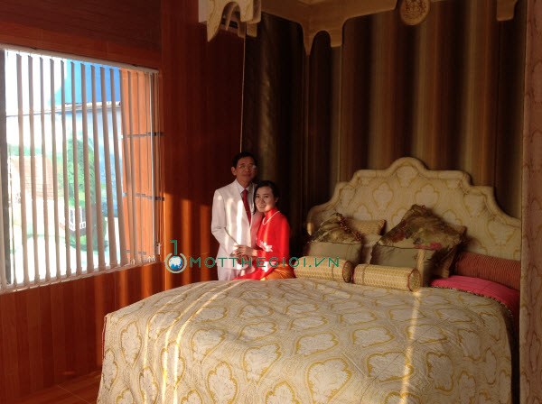 Vợ chồng đại gia Lê Ân đã thử chiếc Vợ chồng đại gia Lê Ân đã thử chiếc