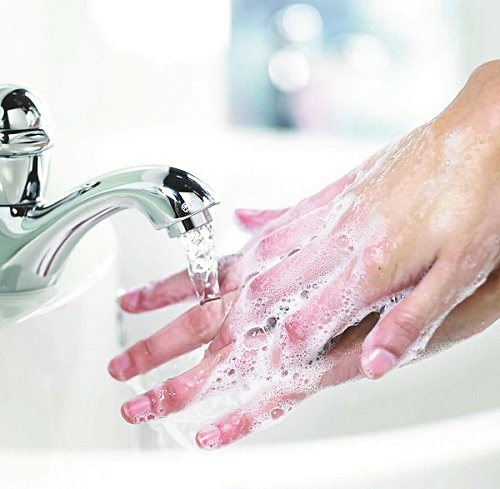 Luôn luôn vệ sinh tay trước và sau khi sử dụng bất kỳ một loại phương tiện phòng hộ cá nhân nào Luôn luôn vệ sinh tay trước và sau khi sử dụng bất kỳ một loại phương tiện phòng hộ cá nhân nào
