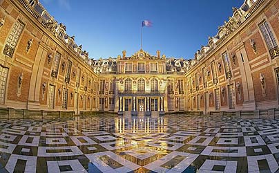 Kiến trúc lâu đài Versailles theo đường lối hình học và luật tương xứng, đặc trưng cho chủ nghĩa duy lý Descartes