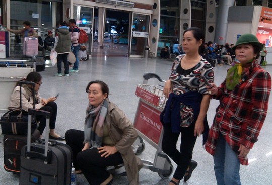Hành khách Jetstar ra khỏi phòng chờ lên máy bay để đòi lại tiền vé Hành khách Jetstar ra khỏi phòng chờ lên máy bay để đòi lại tiền vé