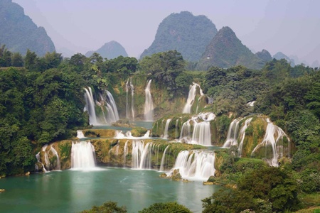 Thác Bản Giốc hùng vĩ ở Cao Bằng