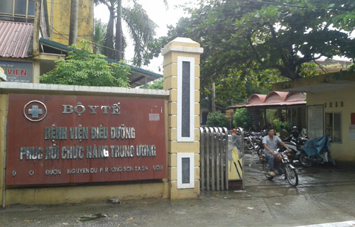 Bé gái tử vong do ngã trong bênh viện Bé gái tử vong do ngã trong bênh viện - ảnh 1