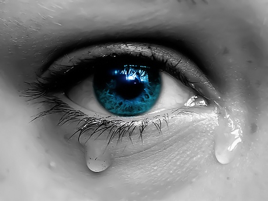 Sức khỏe và khóc có liên quan đến nhau, liệu bạn có biết điều đó? Hãy xem hình ảnh đầy cảm xúc này và tìm hiểu những lợi ích mà khóc mang lại cho sức khoẻ của bạn.