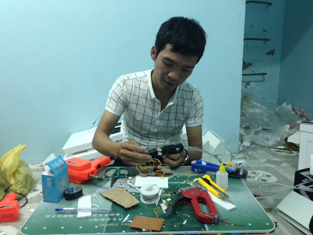  Dương Ngọc Mỹ cho biết mỗi ngày cậu đưa ra thị trường từ 10 - 15 chiếc điều hòa tự chế
