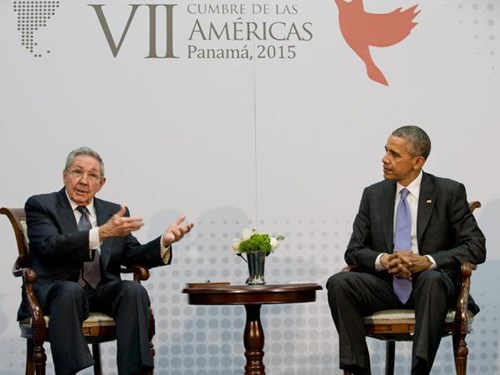 Chủ tịch Cuba Raul Castro và Tổng thống Mỹ Barack Obama tại hội nghị thượng đỉnh tháng 12-2014 ở Panama