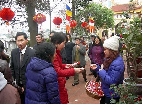 Vì sao có câu đầu năm mua muối, cuối năm mua vôi?