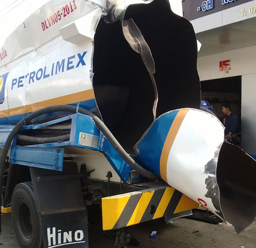 Hiện trường vụ nổ xe bồn dầu (Ảnh: Công an nhân dân)