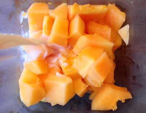 papaya-juice-and-milk-1587-1425698514.jp