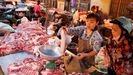 Điện, xăng cùng tăng giá: Lo giá cả leo thang