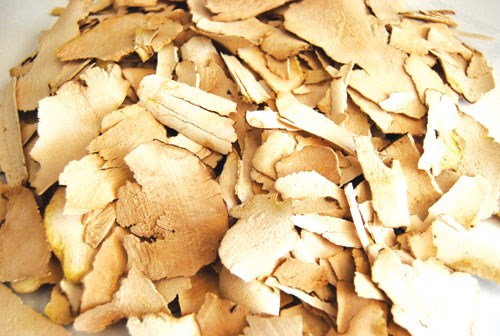 Cây tỳ giải (Wild Yam). Loại thảo dược này chứa nguồn progesrerone phong phú, nếu sử dụng thường xuyên nó giúp cân bằng hormone trong cơ thể, điều này giúp tăng cường quá trình sản xuất chất béo ở ngực, tăng kích thước vòng 1.