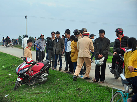 Hiện trường vụ tông xe máy làm 6 người bị thương (ảnh: Minh Lý)