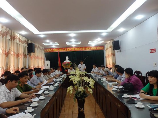 Buổi họp báo tại UBND huyện Đông Sơn về vụ đốt lửa trại khiến hàng chục người bỏng xăng Buổi họp báo tại UBND huyện Đông Sơn về vụ đốt lửa trại khiến hàng chục người bỏng xăng