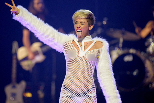 MILEY CYRUS AT THE 2013 IHEARTRADIO MUSIC FESTIVAL