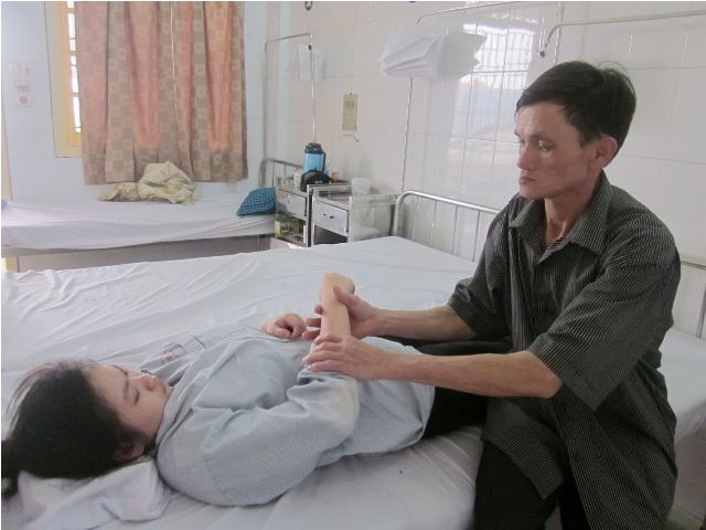 Ông Phòng mong con gái sẽ có đủ nghị lực để vượt qua cú sốc này.
