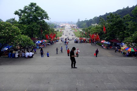 Le hoi Den Hung: Chang luoi B40 de chong di tat