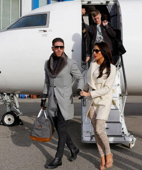 Vài giờ trước khi lên thảm đỏ, Ramos và Pilar Rubio nắm tay nhau